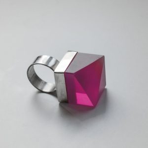 Broken Cube Ring fuchsia